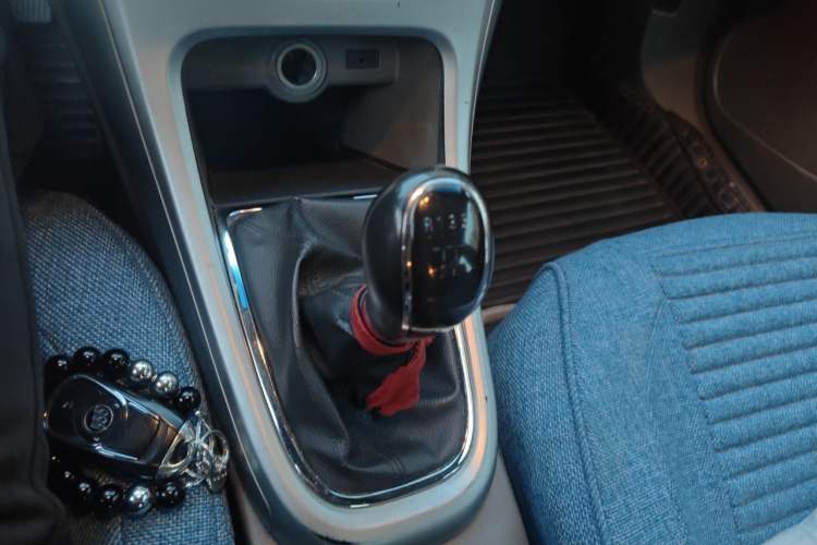 Used Buick GT 2013 GT 1.6L Manual Comfort Edition Gear Lever