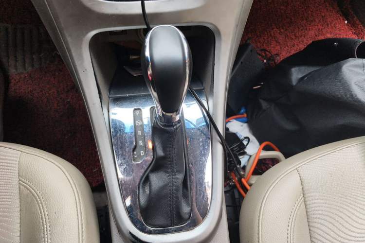 Used Buick GT 2013 GT 1.6L Automatic Fashion Edition Gear Lever
