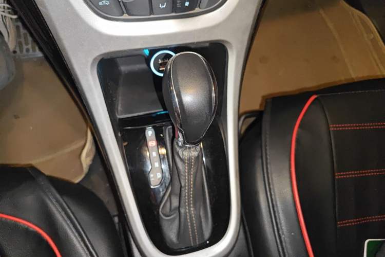 Used Buick GT 2013 GT 1.8L Automatic Fashion Edition Gear Lever