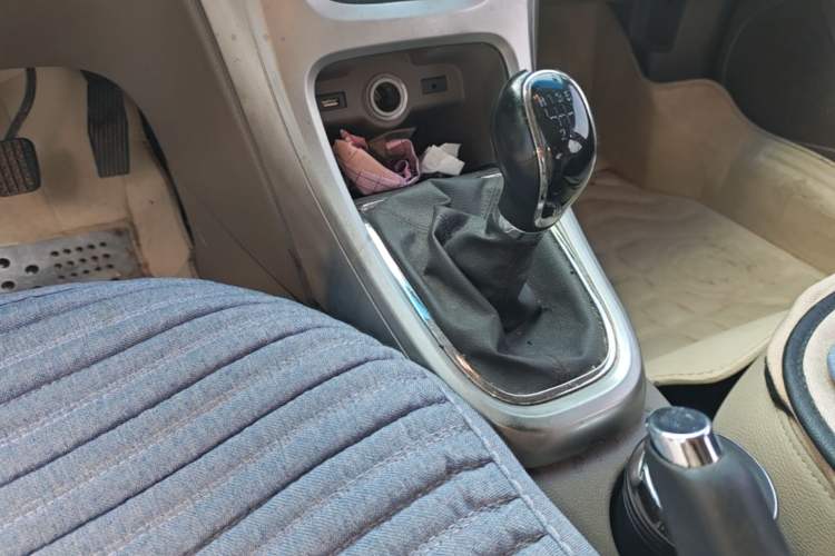Used Buick GT 2013 GT 1.6L Manual Entry-Level Model Gear Lever