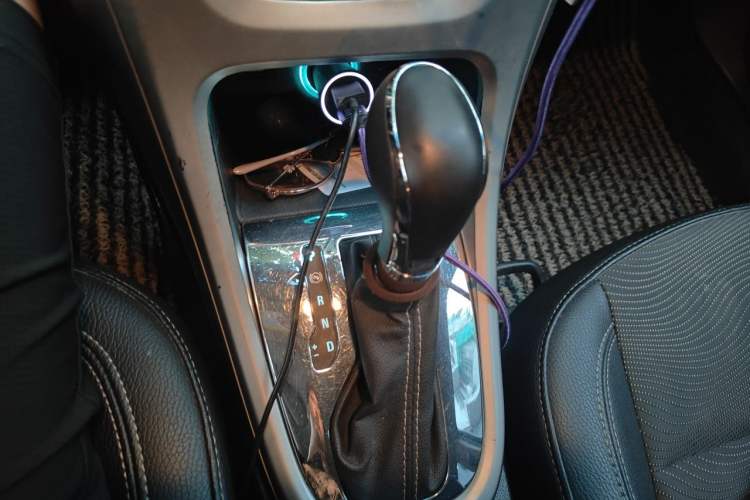 Used Buick GT 2013 XT 1.6L Automatic Fashion Edition Gear Lever