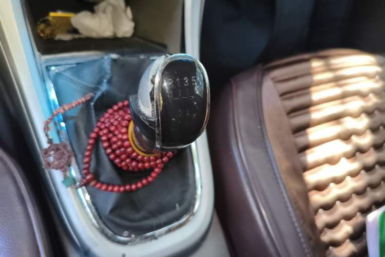 Used Buick GT 2013 GT 1.6L Manual Entry-Level Model Gear Lever