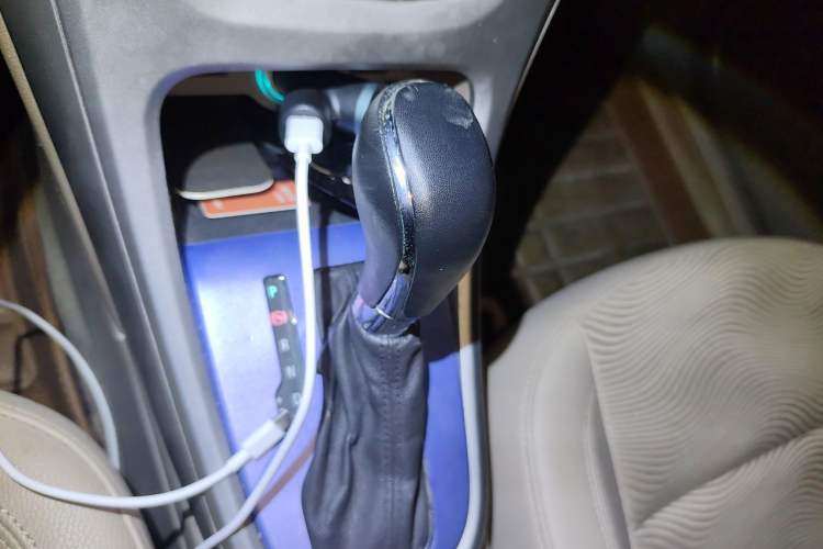 Used Buick GT 2013 GT 1.6L Automatic Fashion Edition Gear Lever