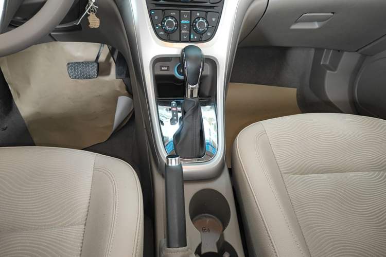 Used Buick GT 2013 GT 1.6L Automatic Fashion Edition Gear Lever