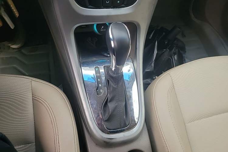 Used Buick GT 2013 GT 1.6L Automatic Fashion Edition Gear Lever