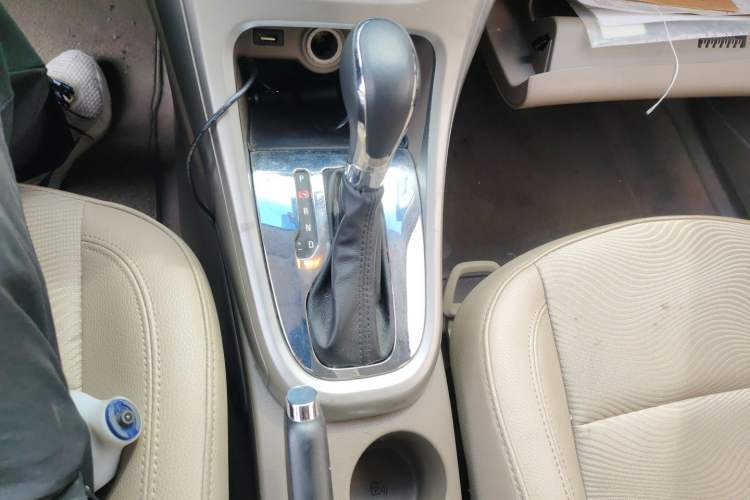 Used Buick GT 2013 GT 1.6L Automatic Fashion Edition Gear Lever