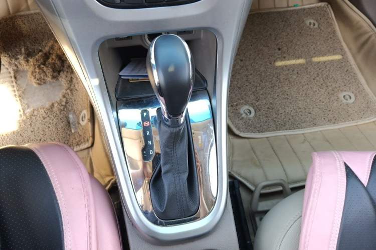 Used Buick GT 2013 GT 1.6L Automatic Fashion Edition Gear Lever