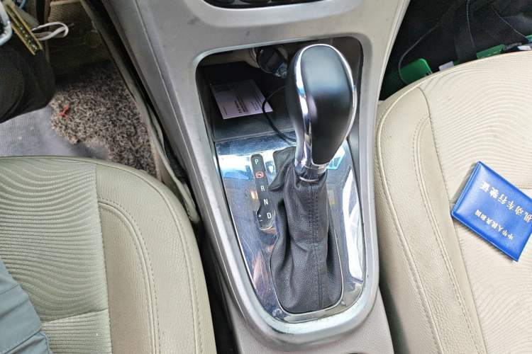Used Buick GT 2013 GT 1.6L Automatic Fashion Edition Gear Lever
