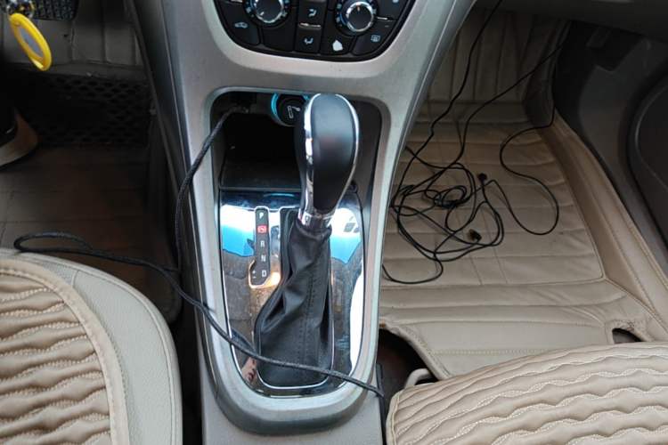 Used Buick GT 2013 GT 1.6L Automatic Fashion Edition Gear Lever