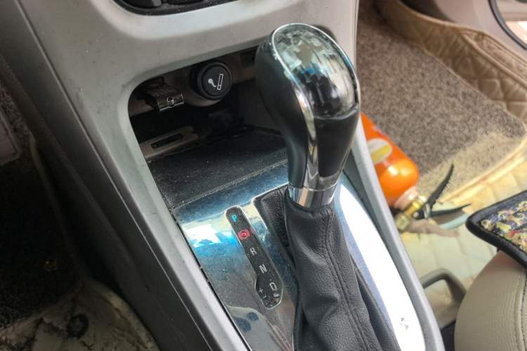 Used Buick GT 2013 GT 1.6L Automatic Fashion Edition Gear Lever
