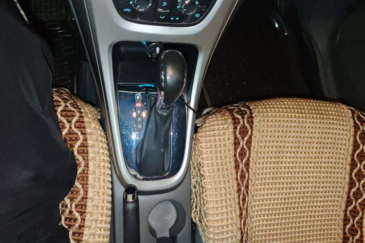 Used Buick GT 2013 XT 1.6L Automatic Fashion Edition Gear Lever