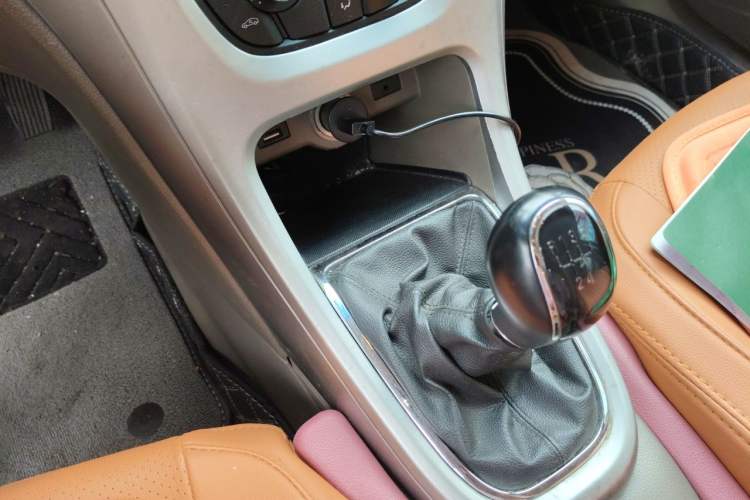 Used Buick GT 2013 GT 1.6L Manual Entry-Level Model Gear Lever