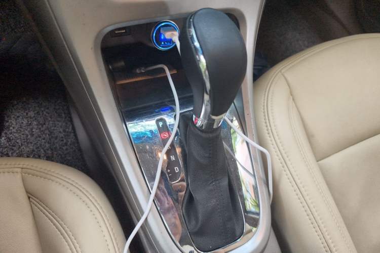 Used Buick GT 2013 GT 1.6L Automatic Fashion Edition Gear Lever