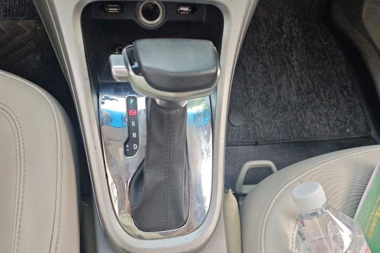 Used Buick GT 2013 XT 1.6L Automatic Fashion Edition Gear Lever