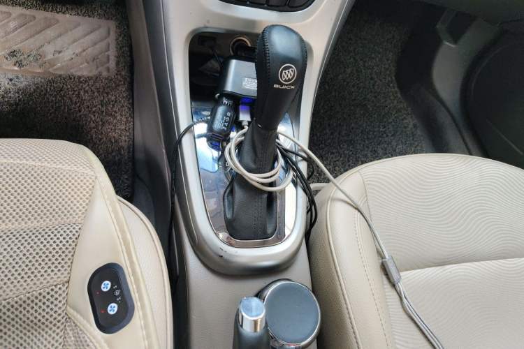 Used Buick GT 2013 GT 1.6L Automatic Fashion Edition Gear Lever