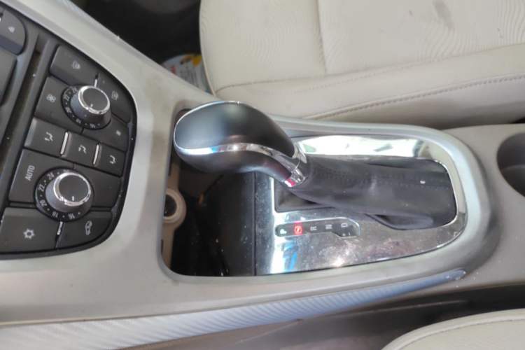 Used Buick GT 2013 GT 1.6L Automatic Fashion Edition Gear Lever