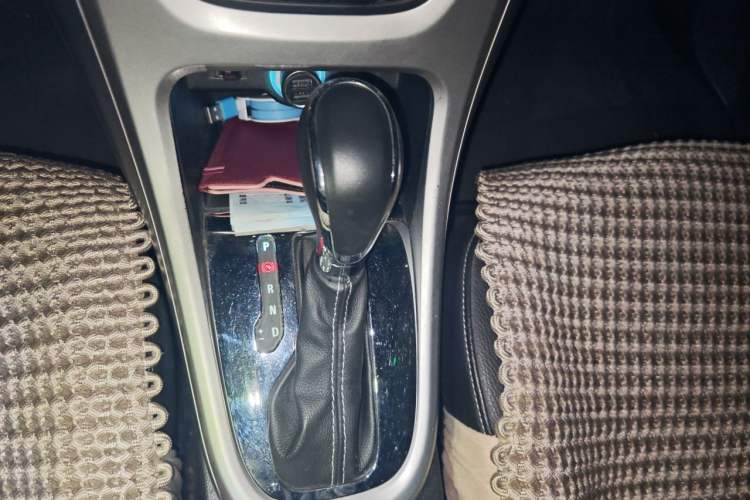 Used Buick GT 2013 XT 1.6L Automatic Fashion Edition Gear Lever
