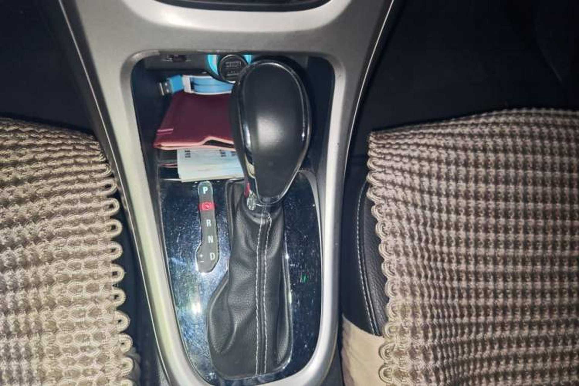 Used Buick GT 2013 XT 1.6L Automatic Fashion Edition Gear Lever
