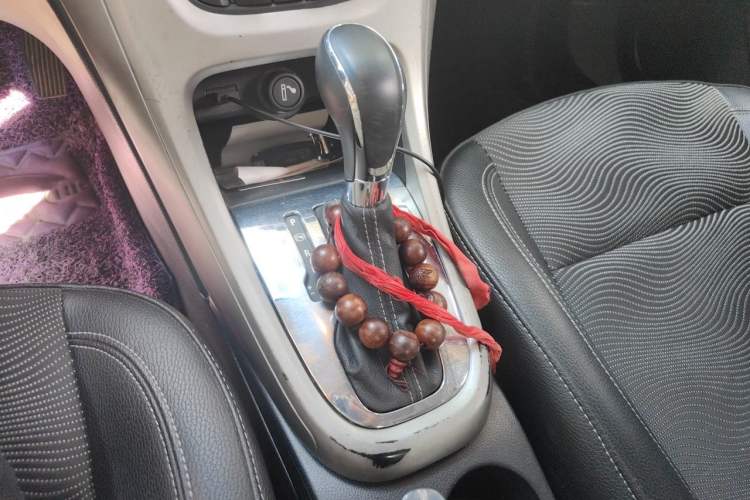 Used Buick GT 2013 XT 1.6L Automatic Fashion Edition Gear Lever