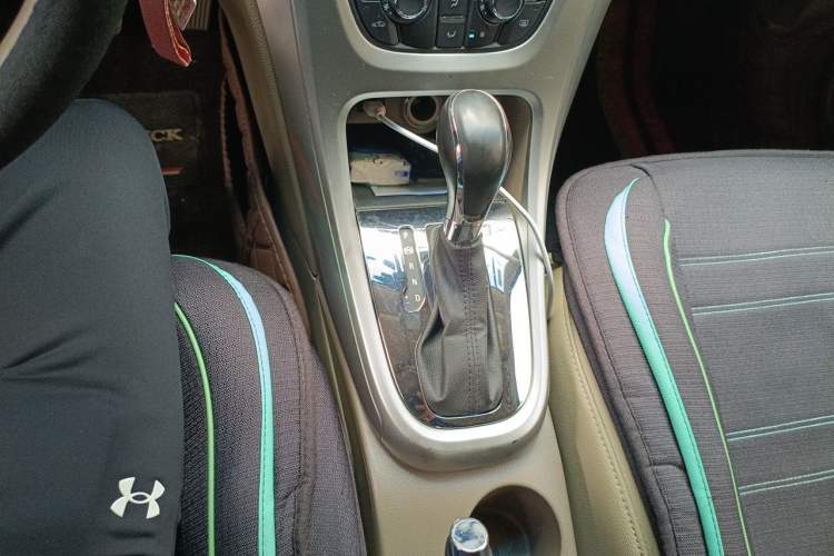 Used Buick GT 2013 GT 1.6L Automatic Fashion Edition Gear Lever