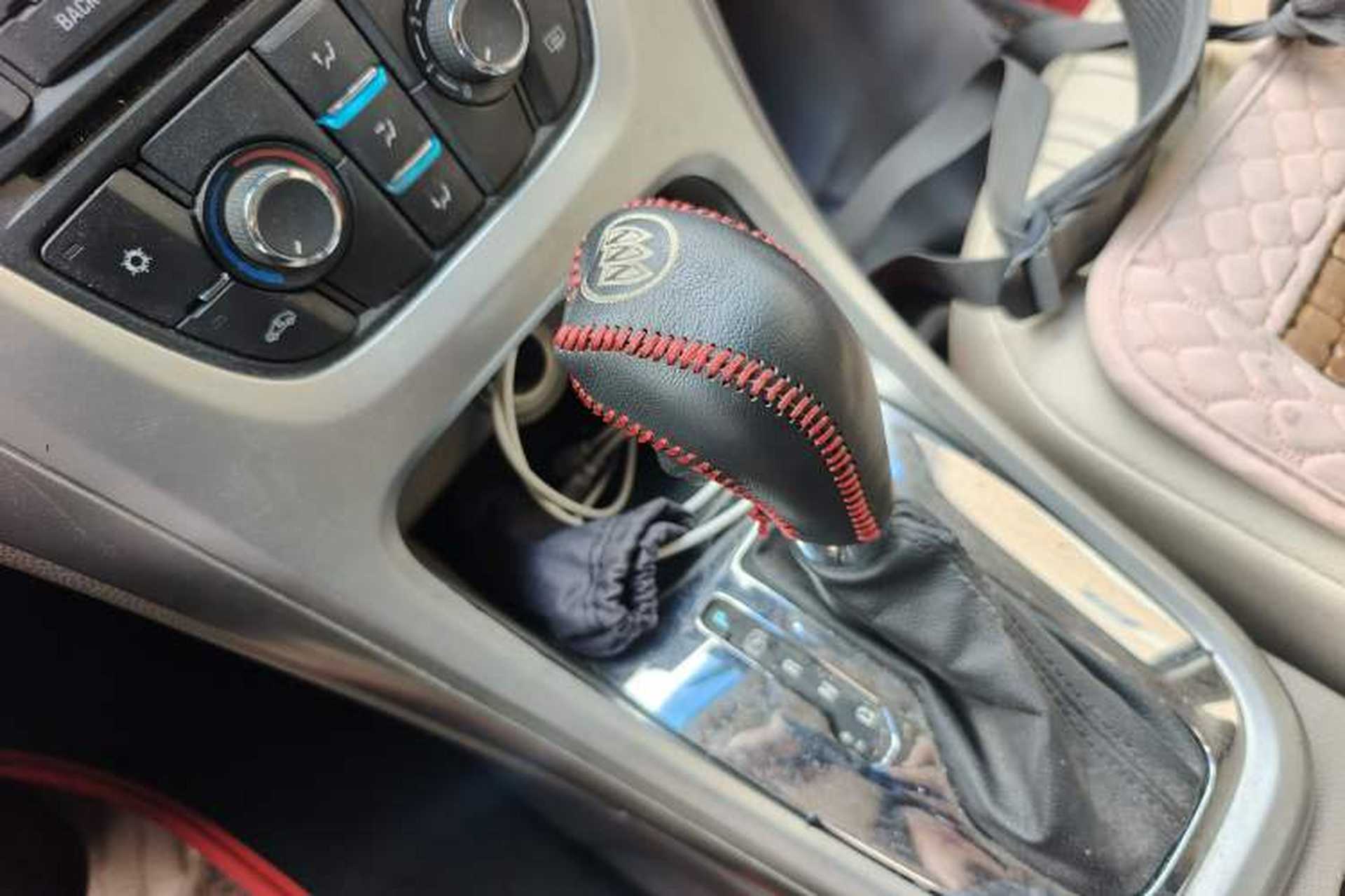 Used Buick GT 2013 GT 1.6L Automatic Comfort Edition Gear Lever