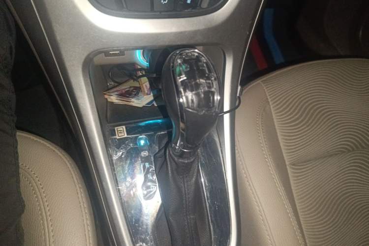 Used Buick GT 2013 GT 1.6L Automatic Fashion Edition Gear Lever