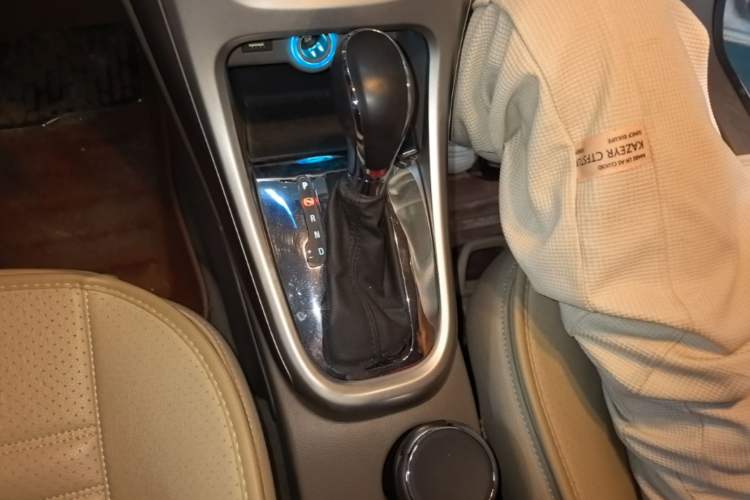 Used Buick GT 2013 GT 1.6L Automatic Fashion Edition Gear Lever