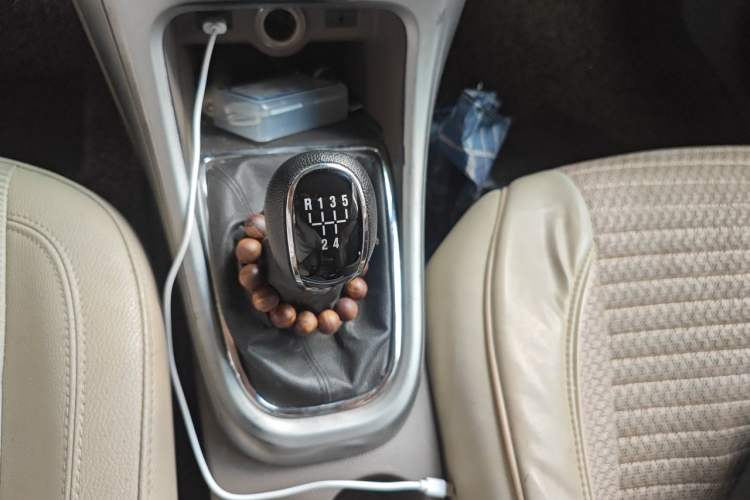 Used Buick GT 2013 GT 1.6L Manual Entry-Level Model Gear Lever