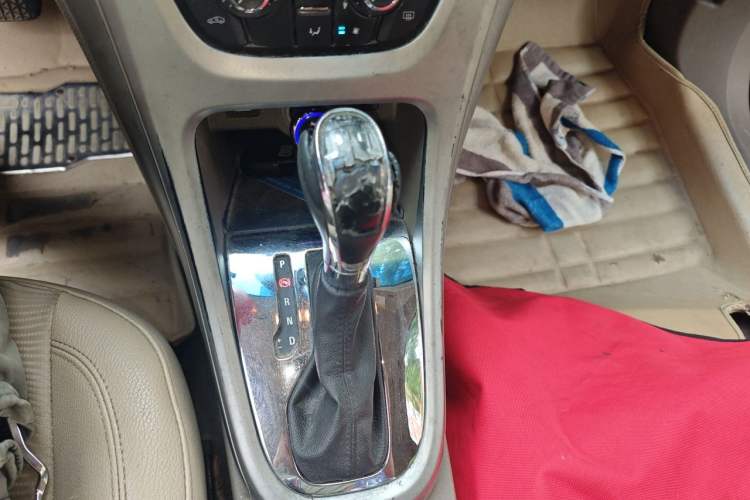 Used Buick GT 2013 GT 1.6L Automatic Fashion Edition Gear Lever