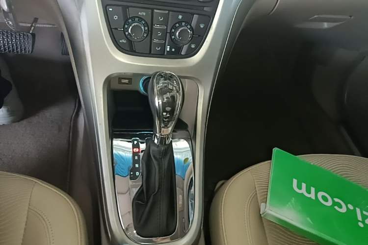 Used Buick GT 2013 GT 1.6L Automatic Fashion Edition Gear Lever
