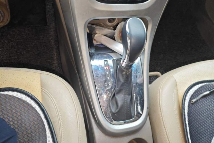 Used Buick GT 2013 GT 1.6L Automatic Fashion Edition Gear Lever