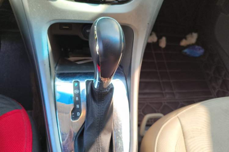Used Buick GT 2013 GT 1.6L Automatic Fashion Edition Gear Lever