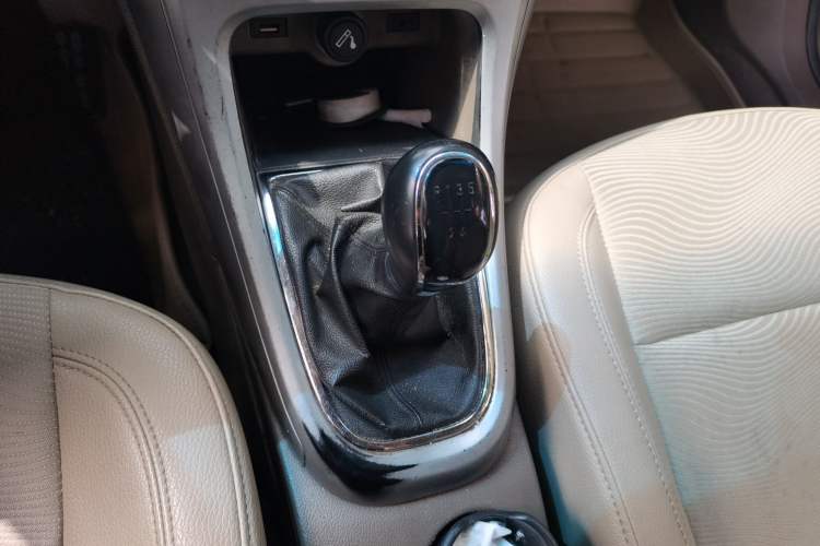 Used Buick GT 2013 GT 1.6L Manual Entry-Level Model Gear Lever