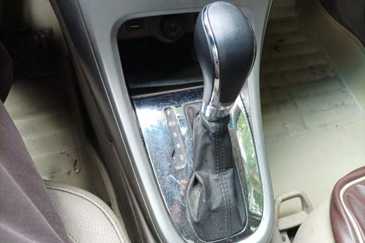 Used Buick GT 2013 GT 1.6L Automatic Fashion Edition Gear Lever