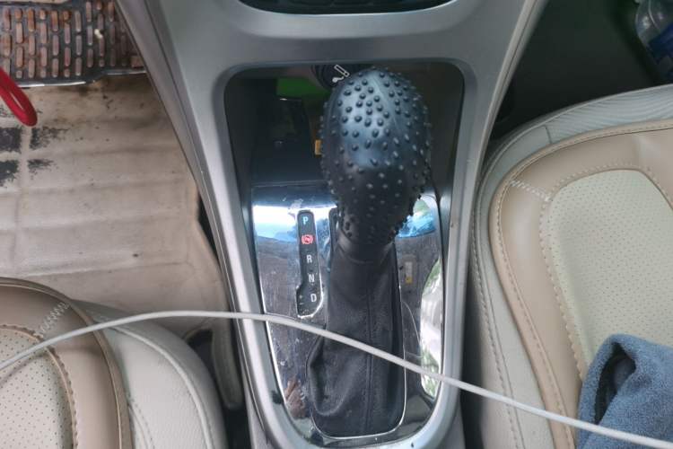 Used Buick GT 2013 GT 1.6L Automatic Fashion Edition Gear Lever