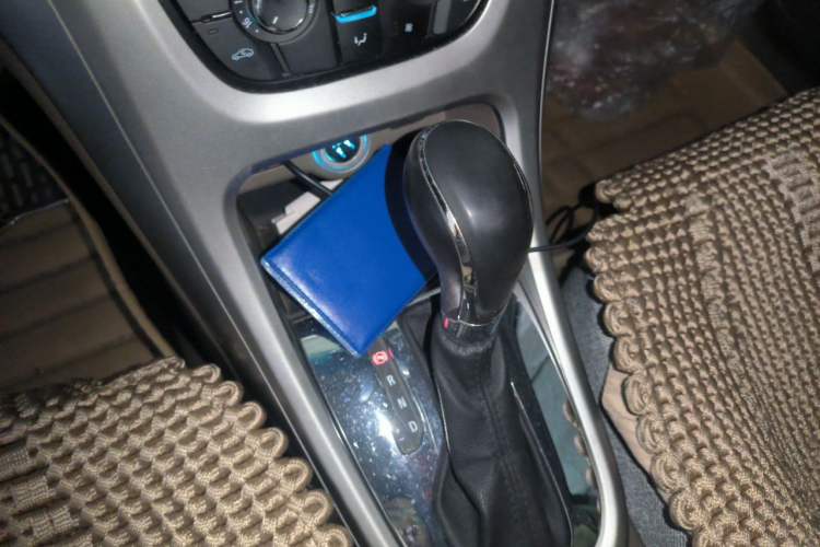 Used Buick GT 2013 GT 1.6L Automatic Fashion Edition Gear Lever