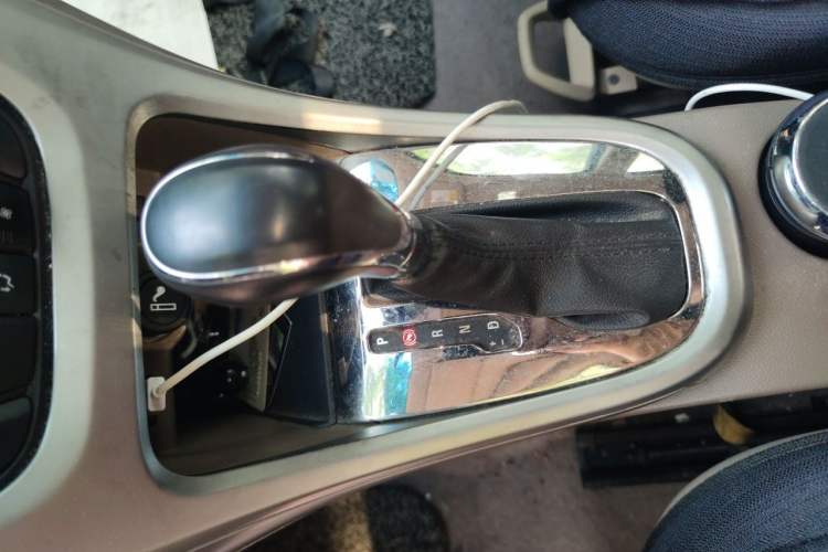 Used Buick GT 2013 GT 1.6L Automatic Fashion Edition Gear Lever