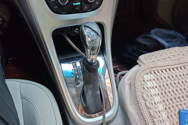 Used Buick GT 2013 XT 1.6L Automatic Fashion Edition Gear Lever