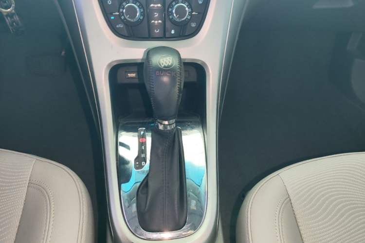 Used Buick GT 2013 XT 1.6L Automatic Fashion Edition Gear Lever
