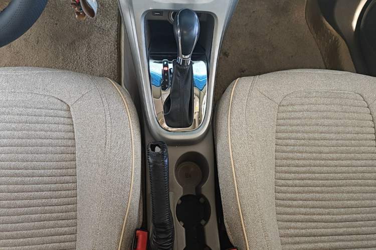 Used Buick GT 2013 GT 1.6L Automatic Fashion Edition Gear Lever