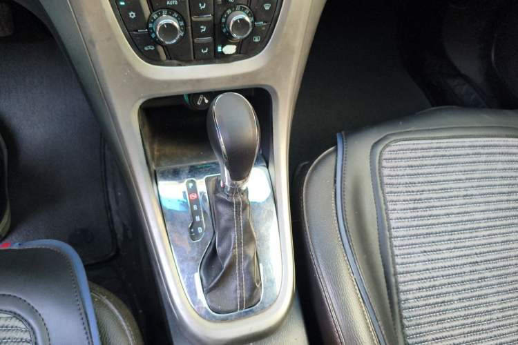 Used Buick GT 2013 XT 1.6T Automatic Fashion Sport Edition Gear Lever