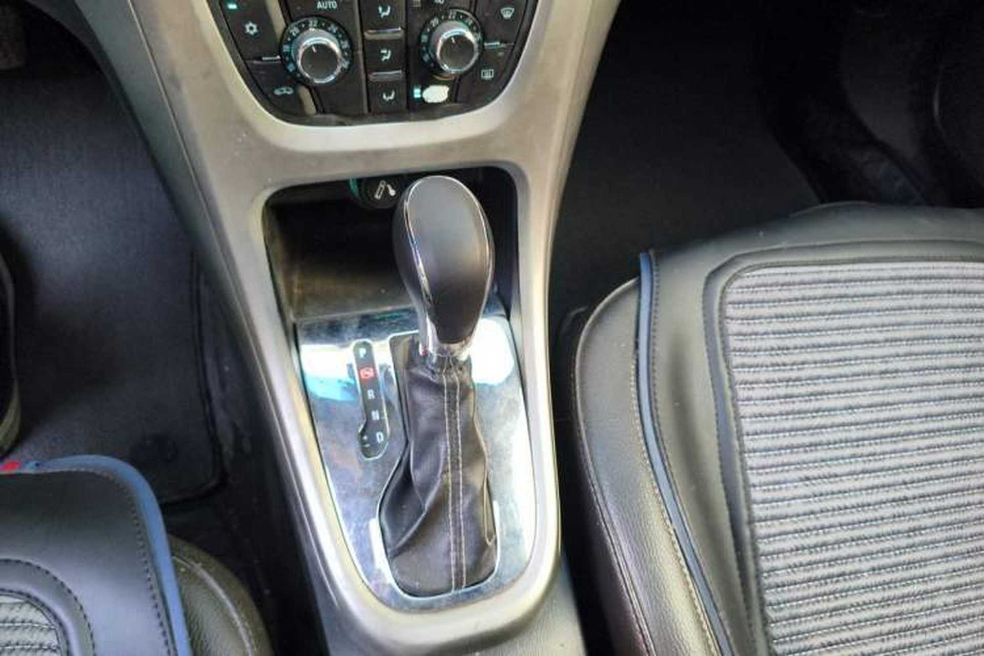 Used Buick GT 2013 XT 1.6T Automatic Fashion Sport Edition Gear Lever