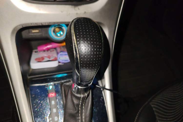 Used Buick GT 2013 XT 1.6L Automatic Fashion Edition Gear Lever