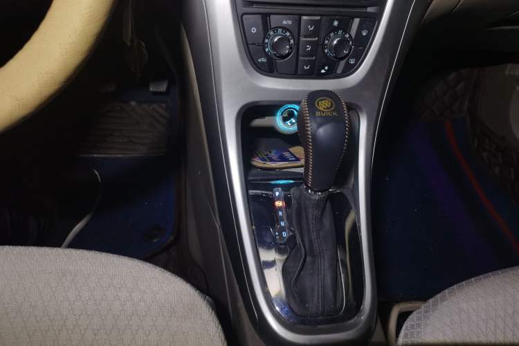Used Buick GT 2013 GT 1.6L Automatic Fashion Edition Gear Lever