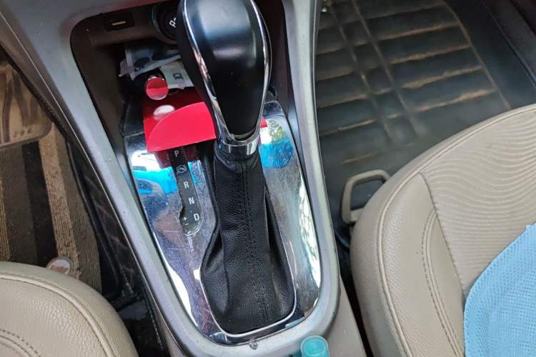 Used Buick GT 2013 GT 1.6L Automatic Fashion Edition Gear Lever