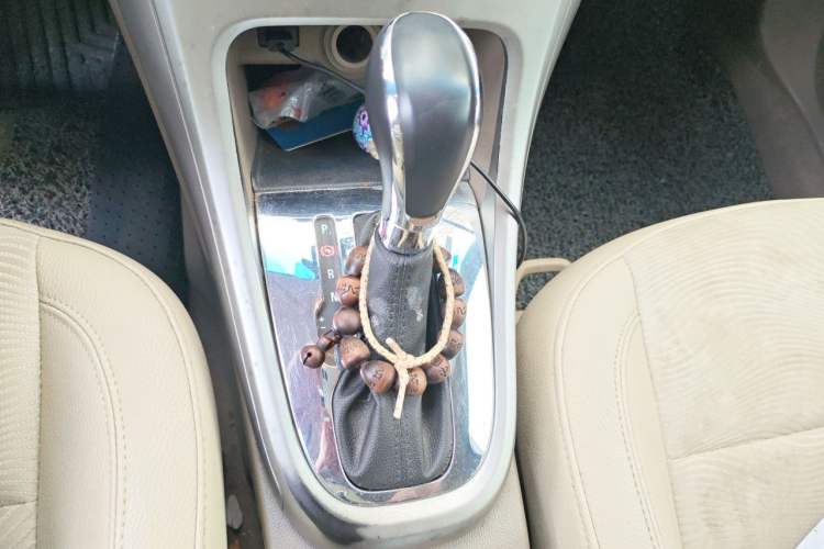 Used Buick GT 2013 GT 1.6L Automatic Fashion Edition Gear Lever