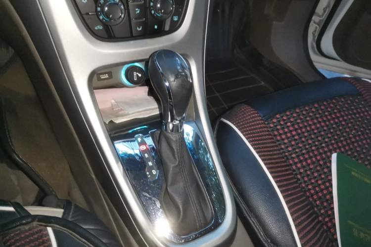 Used Buick GT 2013 GT 1.6L Automatic Fashion Edition Gear Lever
