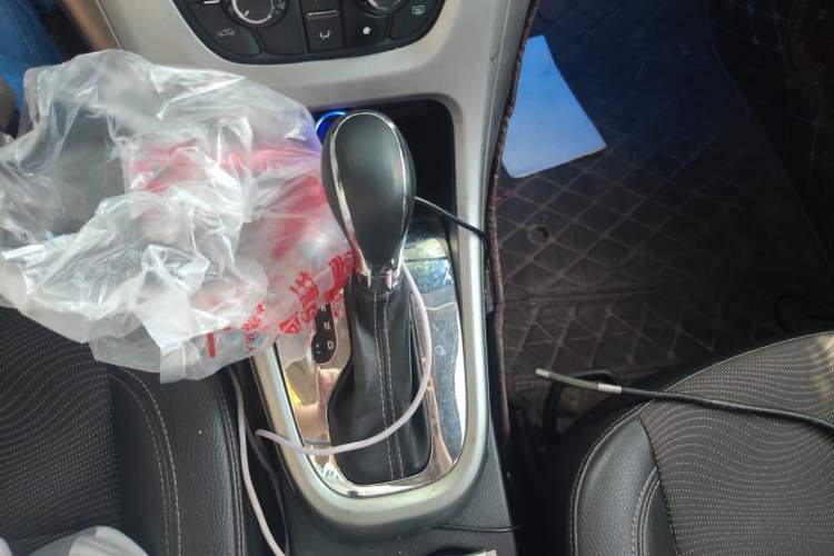 Used Buick GT 2013 XT 1.6T Automatic Fashion Sport Edition Gear Lever