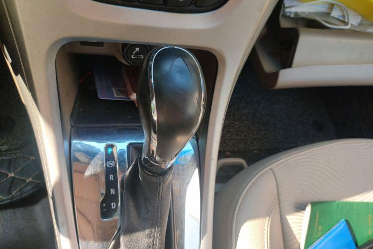 Used Buick GT 2013 GT 1.6L Automatic Fashion Edition Gear Lever