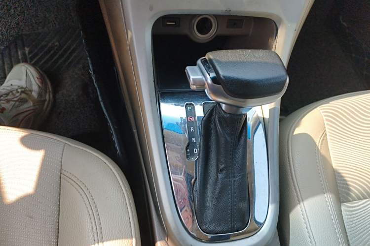Used Buick GT 2013 GT 1.6L Automatic Fashion Edition Gear Lever